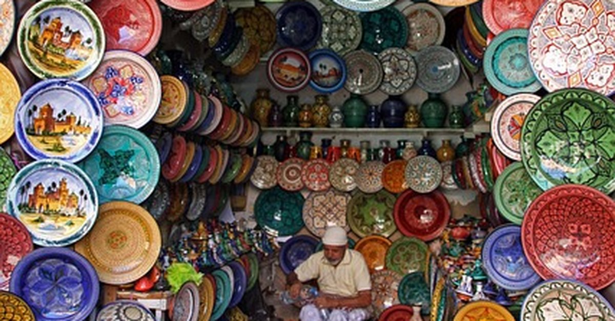 travel souvenir display ideas