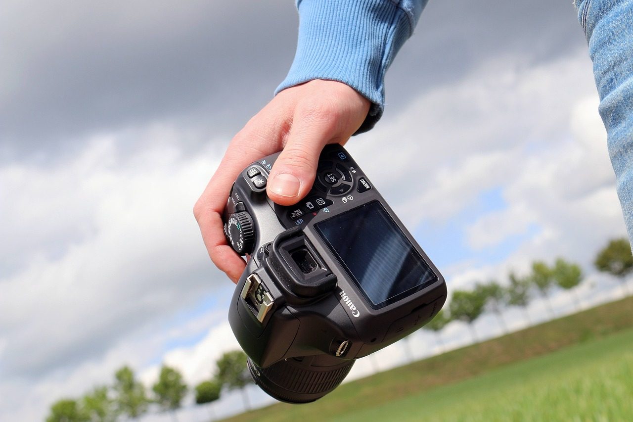 photo, camera, photography, digital, nature, cam, digital camera, holding, photographer, picture, photos, photo shooting